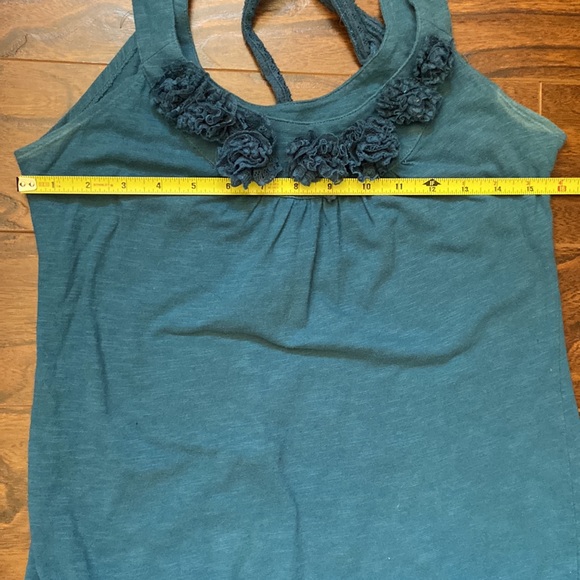 Cute teal coloured rose design top in size M - Picture 11 of 14